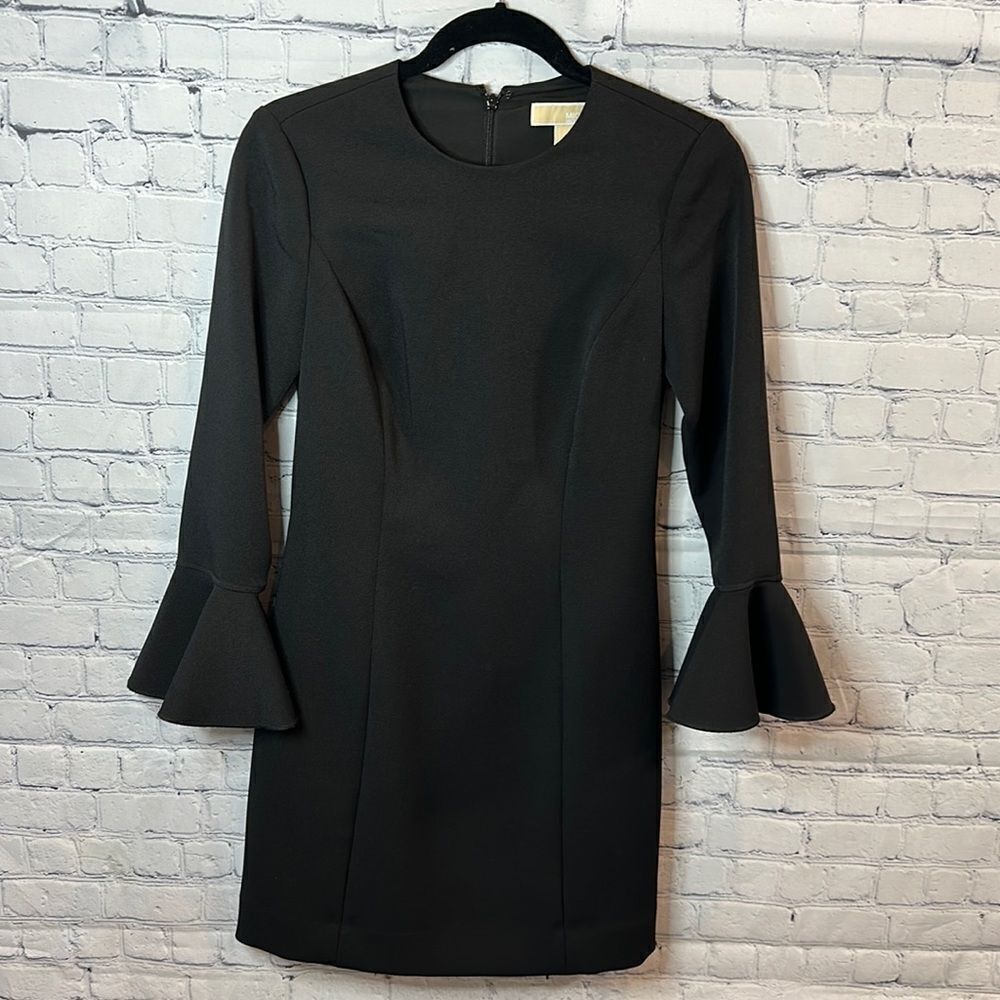 š Michael Kors Black Long Sleeve Dress -āSize 2, Bell Sleeves - Timeless Elegan
